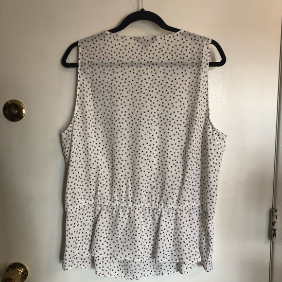 Banana Republic sleeveless blouse - Picture 4 of 4
